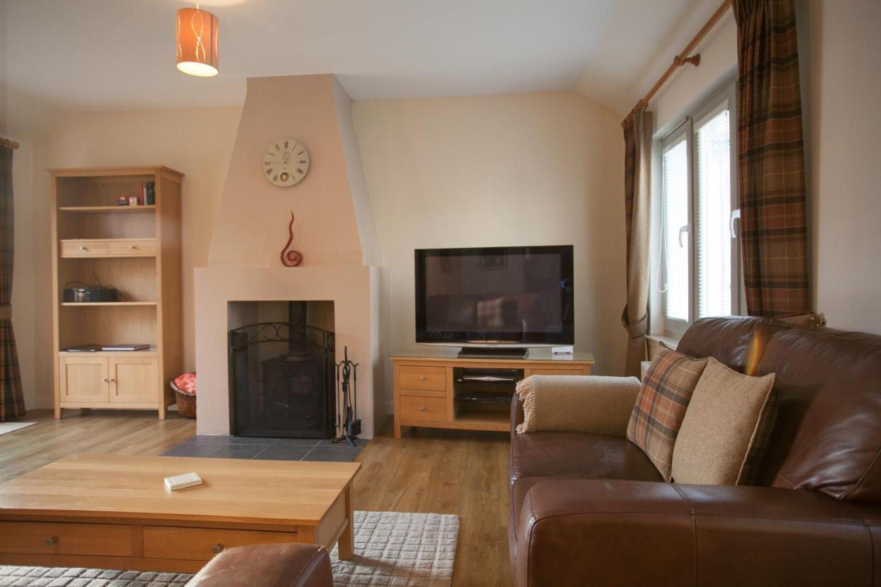 Loch Ness Abbey Cottages Fort Augustus Exterior photo